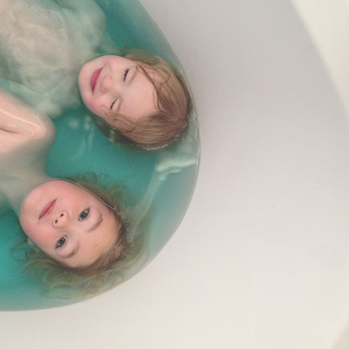 MerMagBathTubFaces2