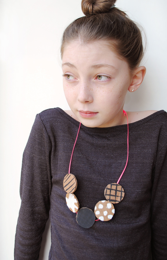 MerMagCardboardNecklace01