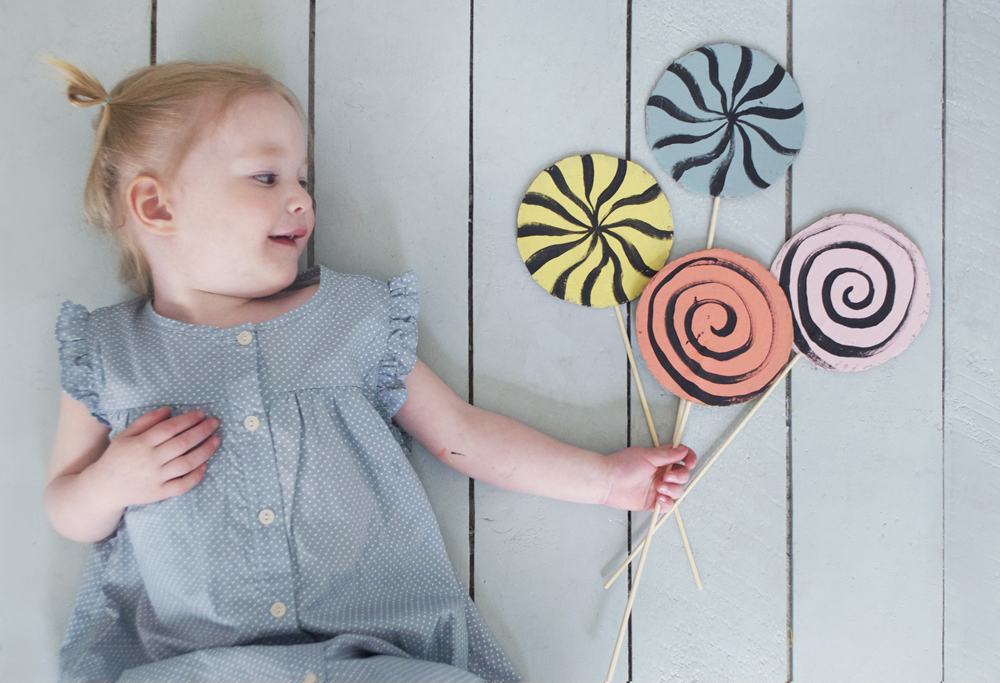 DIY Cardboard Lollipops