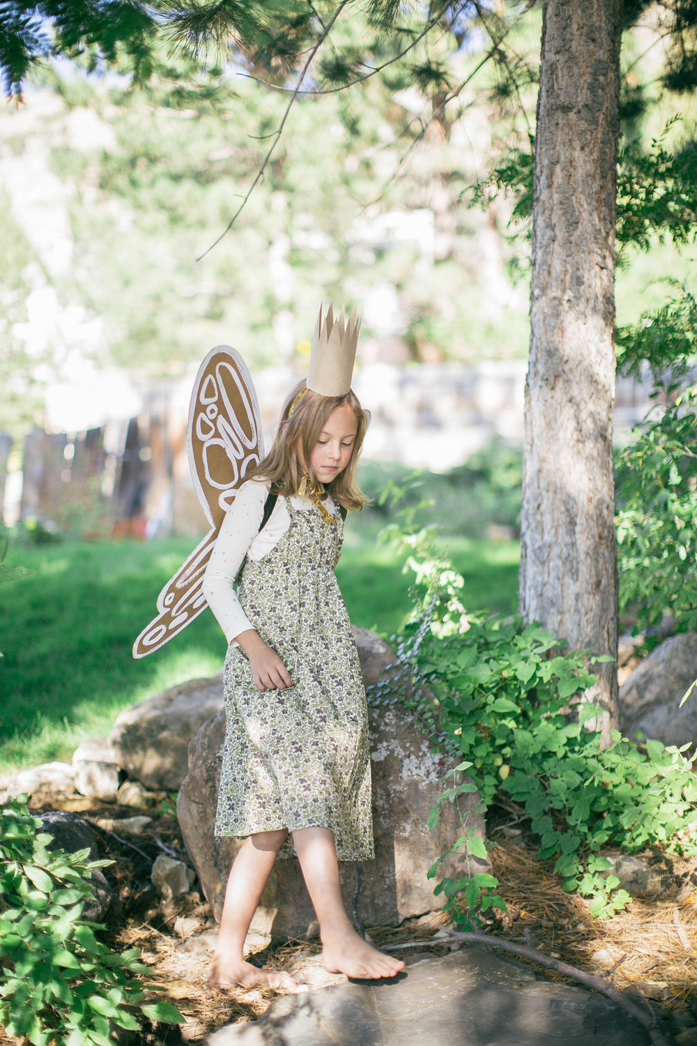 CreativeCardboardHalloweenCostumes9