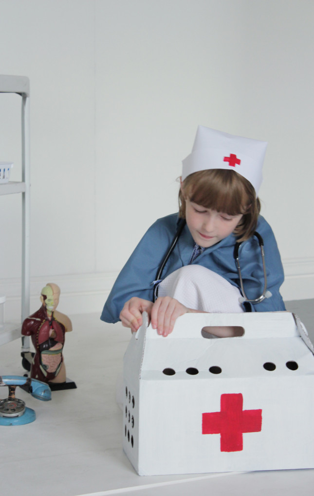 Play Hospital &amp; Child�s Nurse Costume Mer Mag